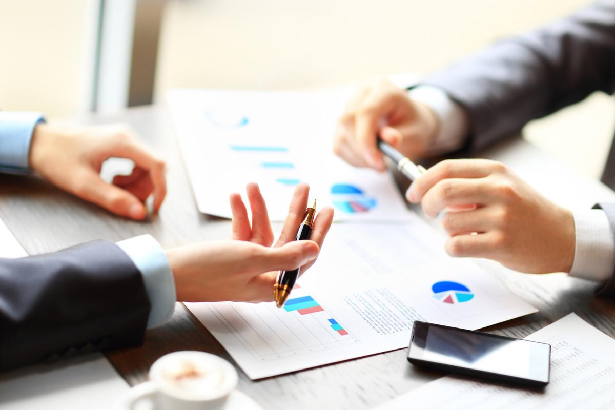 顾问咨询，不能只是向客户